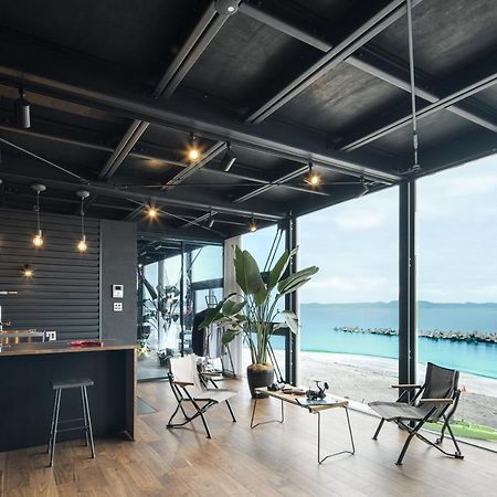 Yokosuka Sky Grey -横須賀のビーチフロントベース- Villa ภายนอก รูปภาพ